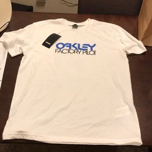 Oakley T-shirt